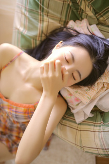 丰满多毛少妇激情自拍
